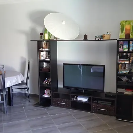 Monaccia Apartman *
